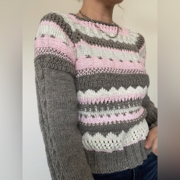 Hand knitted wool sweater size small pink grey white color block - Picture 3 of 13